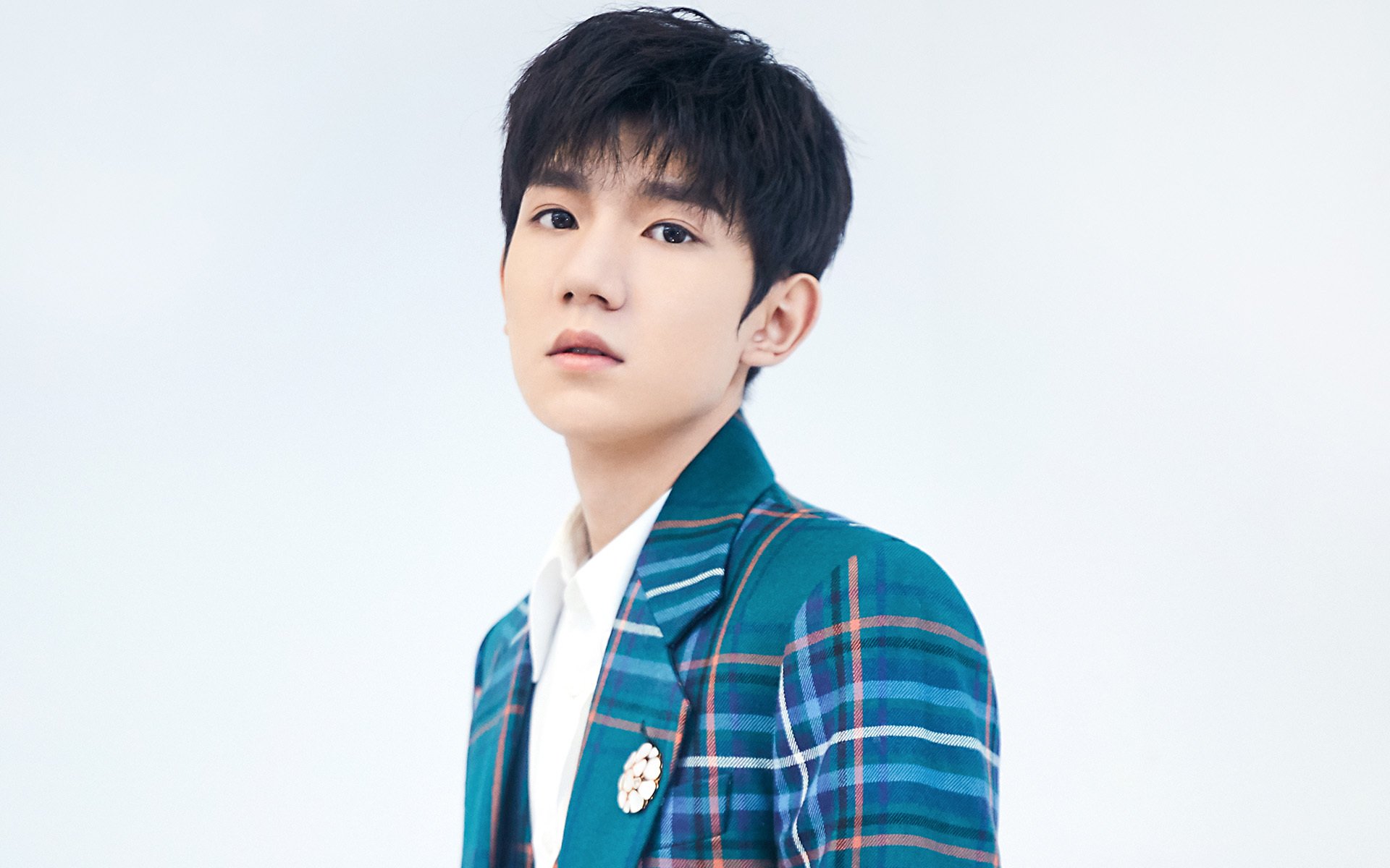 爱游戏官方网站-梅西中场吊射惊艳全场球迷，梅西中场过人