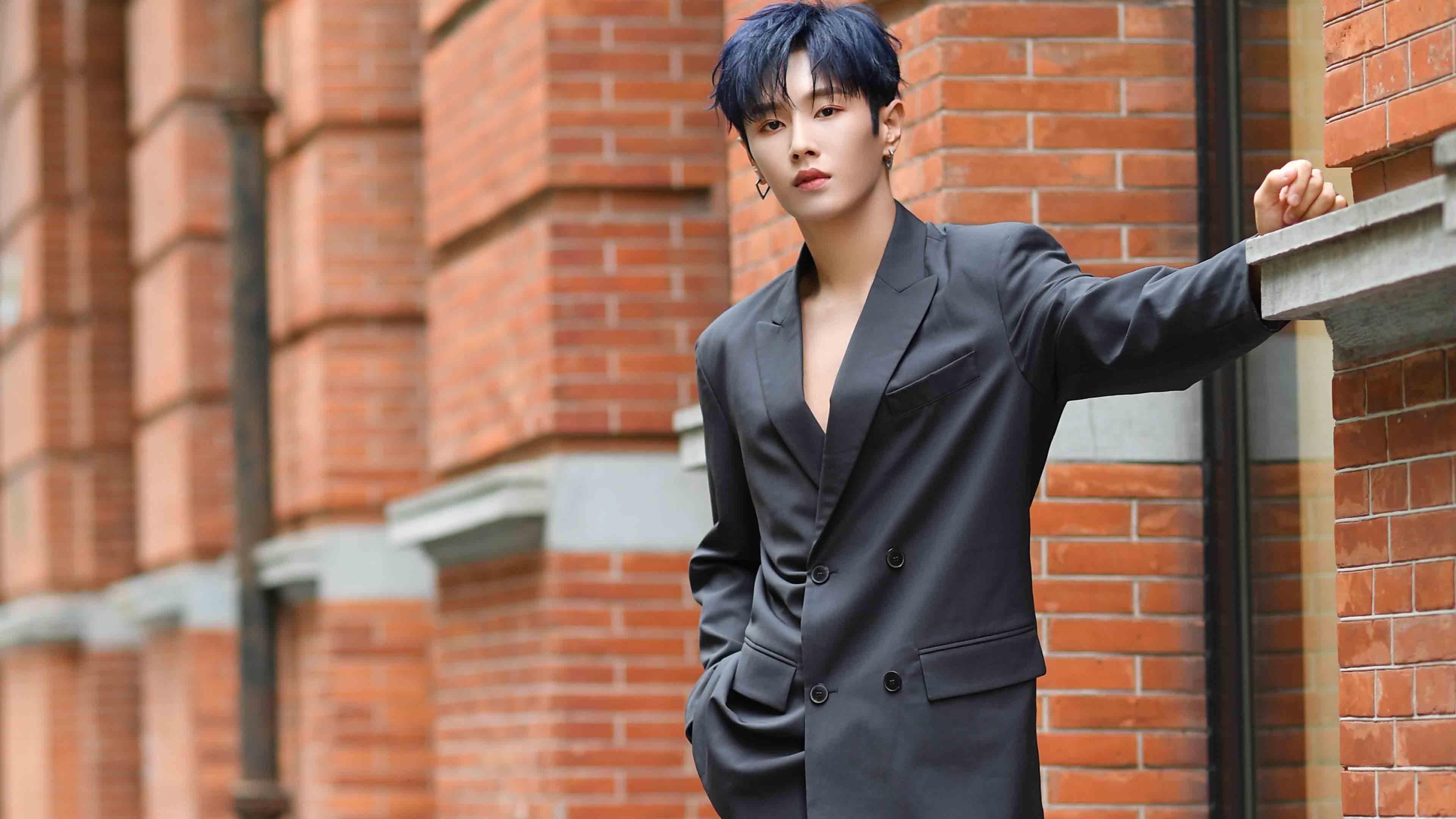 AYX体育-比赛中出现战术新尝试形成边中结合提升攻击威胁程度